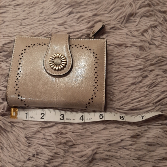Sendeen Wallet- Tan- New - Picture 3 of 10